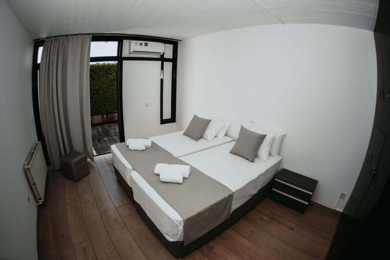 Ovis Hotel Apartments Agia Napa Exterior foto