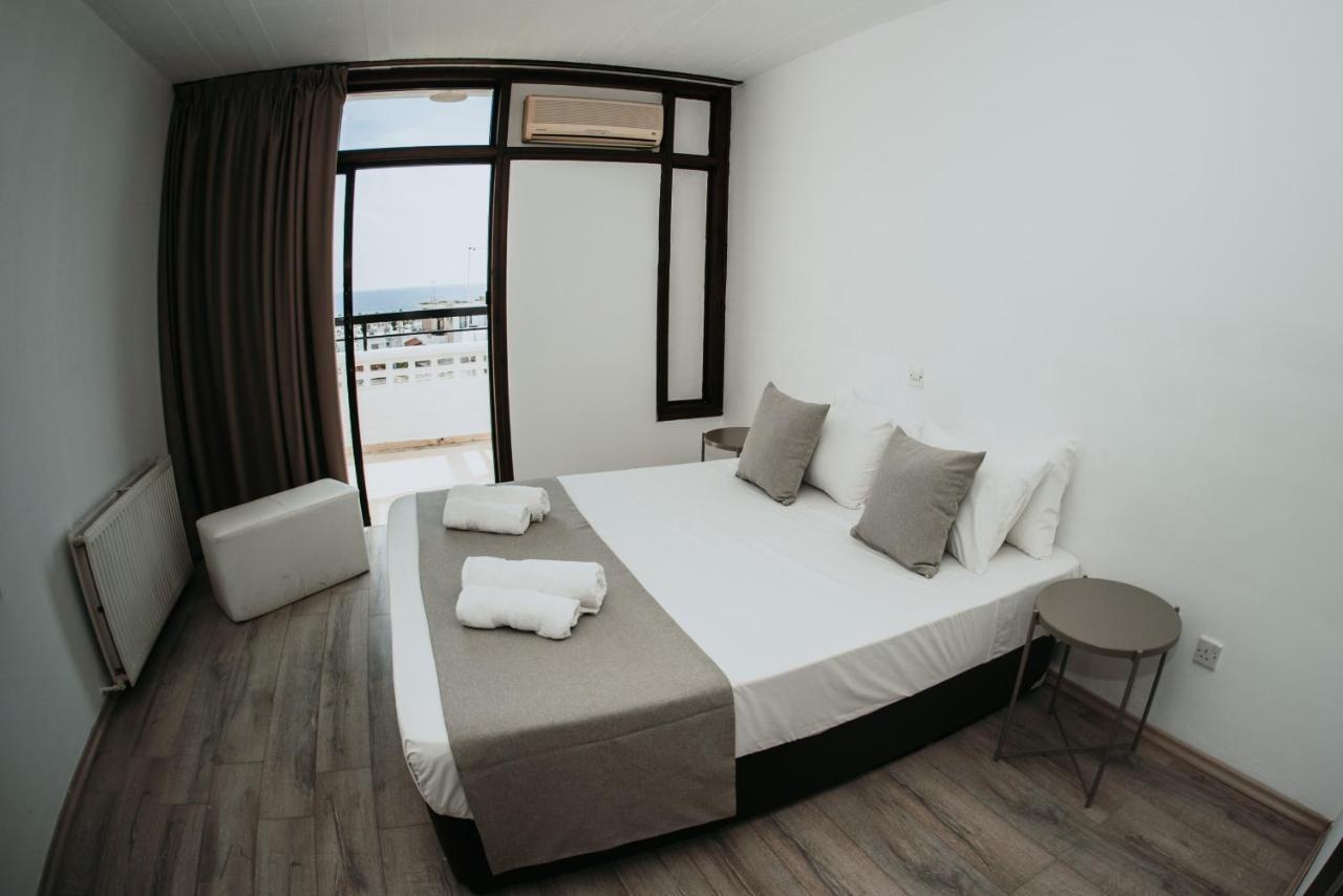 Ovis Hotel Apartments Agia Napa Exterior foto